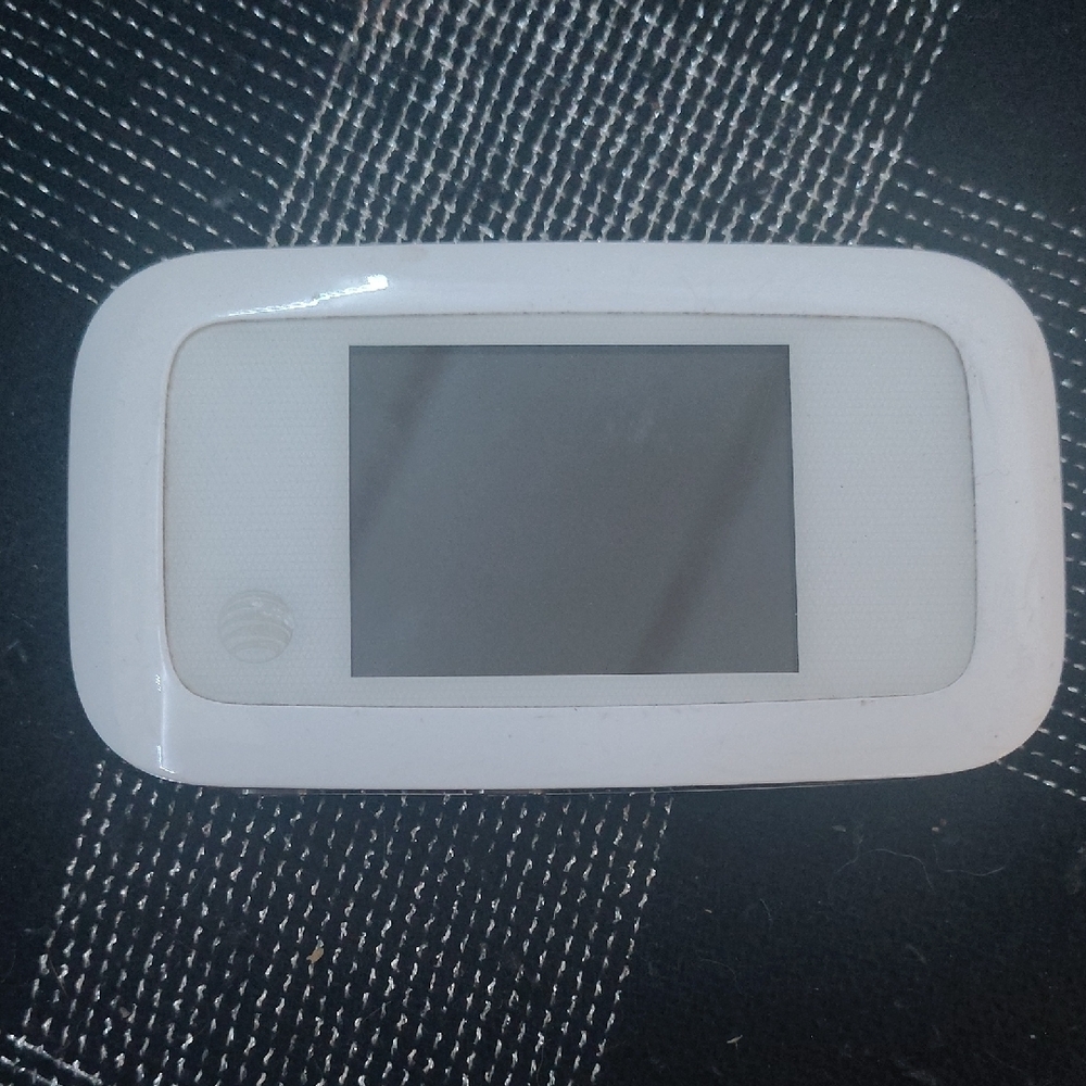 ZTE Velocity MF923 Mobile Wi-Fi Hotspot Modem AT&T 4G LTE White Digital Display